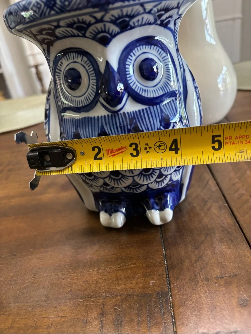Blue and white porcelain owl plant stand